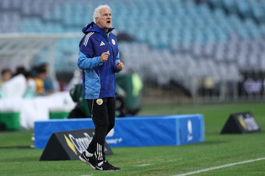 Opvolger van Dick Advocaat bij Curaçao droomt hardop over stunt op WK voetbal: 'Waarom wij niet?'