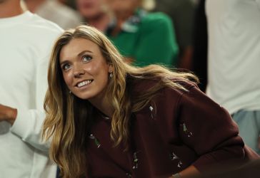 Toptennisster (29) viert vrijgezellenfeest in jaar van huwelijk met bekende verloofde: 'Beste weekend ooit'