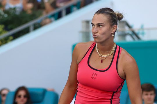 Bijval voor boze toptennisster Aryna Sabalenka na opmerkelijk incident: 'Wie doet dat nou?'