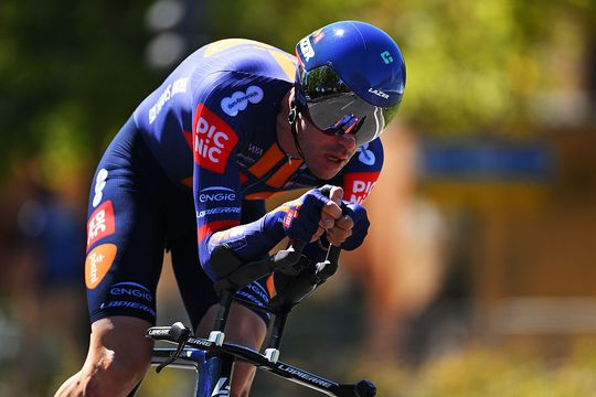 Nederlandse wielrenner (33) deelt details van vreselijke val: 'Artsen begonnen me op de grond meteen te verdoven'