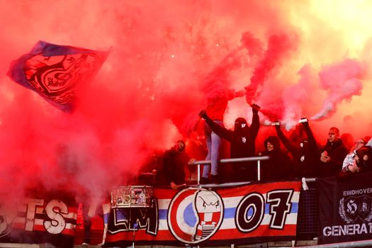 Oproep voor alle PSV-supporters in het stadion én bij de huldiging: 'Massaal kleuren we Eindhoven'