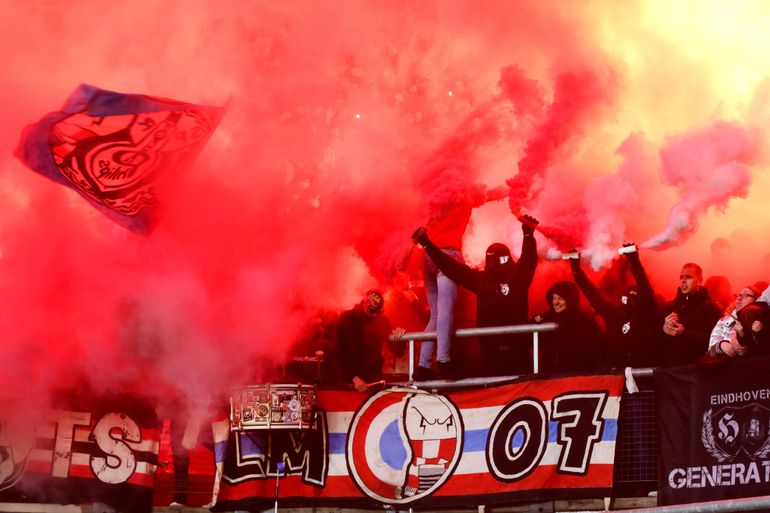 Oproep voor alle PSV-supporters in het stadion én bij de huldiging: 'Massaal kleuren we Eindhoven'
