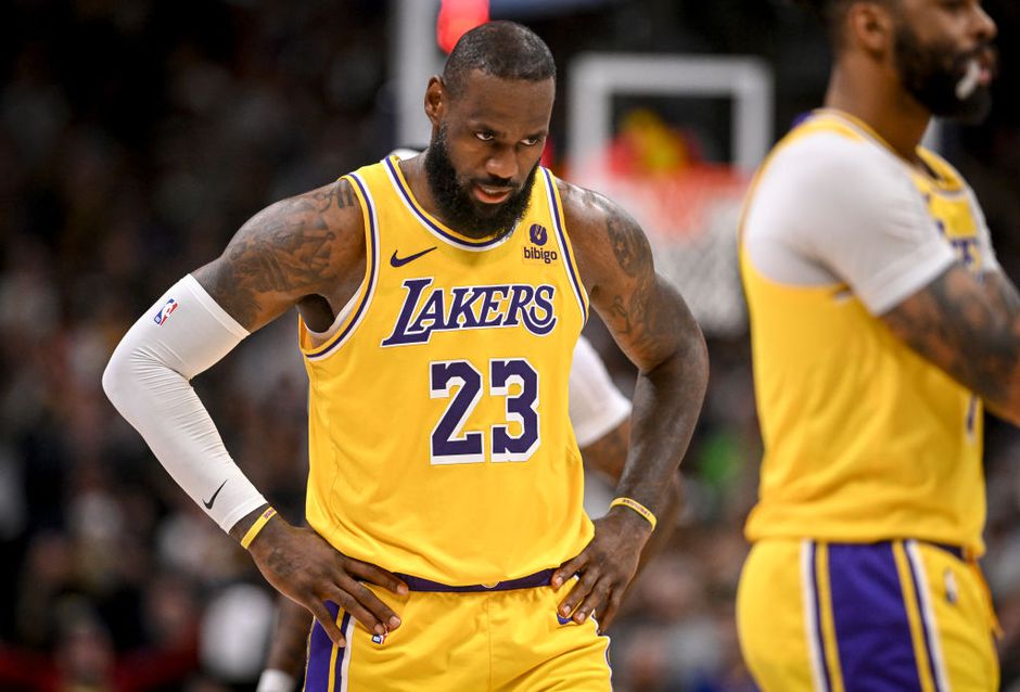 LeBron James (39) laat niets los over toekomstplannen na exit in play-offs: 'Daar antwoord ik niet op'