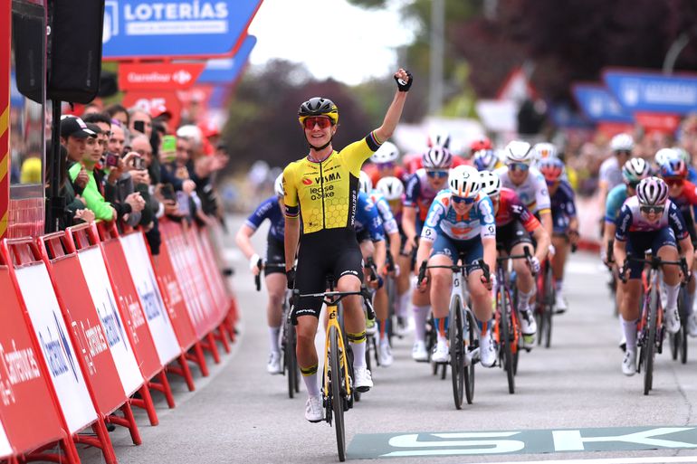 Marianne Vos sprint met overmacht naar winst in derde etappe Vuelta