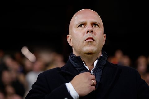 Komst Arne Slot naar Liverpool zorgt voor enorme verdeeldheid in Engeland