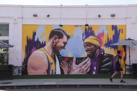 NBA-ster grijpt in na vernieling Kobe Bryant-muurschildering