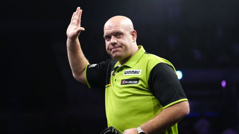Kritiek op topdarter Michael van Gerwen: 'Dan hoor je er ook gewoon niet thuis'