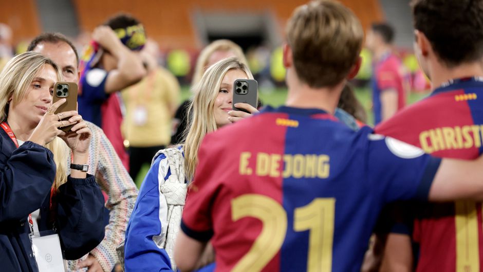 Mikky Kiemeney extra close met spelersvrouw van pechvogel FC Barcelona tijdens speciaal feest
