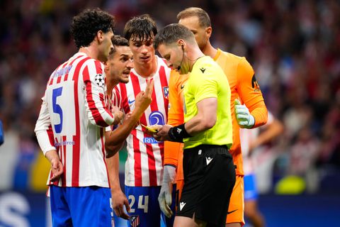 Mikel Arteta haalt verwoestend uit naar Danny Makkelie: 'Dit kan niet gebeuren op dit niveau'