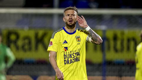 Nederlandse voetballer (32) doet boekje open over pijnlijke situatie: 'Diep in mijn hart wil ik de Eredivisie in..'