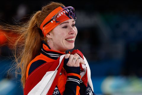 Schaatskampioene Antoinette Rijpma-de Jong ontroerd na internationaal debuut: 'Opa zou trots zijn op ons paard'