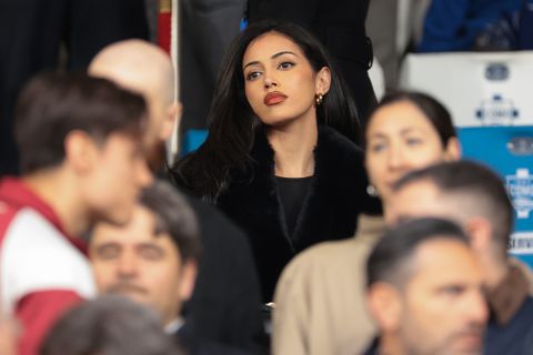 'Engel op aarde': voormalig Nederlandse spelersvrouw laat fans smullen van nietsverhullende foto