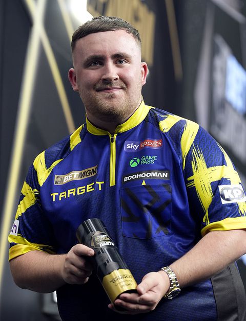 Luke Littler toont zich van lieve kant en doet open sollicitatie bij bekend modehuis: 'Voor een paar euro op mijn shirt'