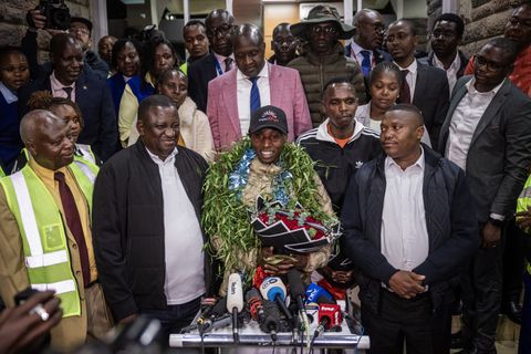 Marathonheld Sebastian Sawe groots gehuldigd in Kenia na wereldrecord: 'Je hebt het onmogelijke waargemaakt'