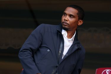 Bizarre wending voor 'ontslagen' bondscoach Kameroen: Samuel Eto’o biedt excuses aan en trainer mag blijven