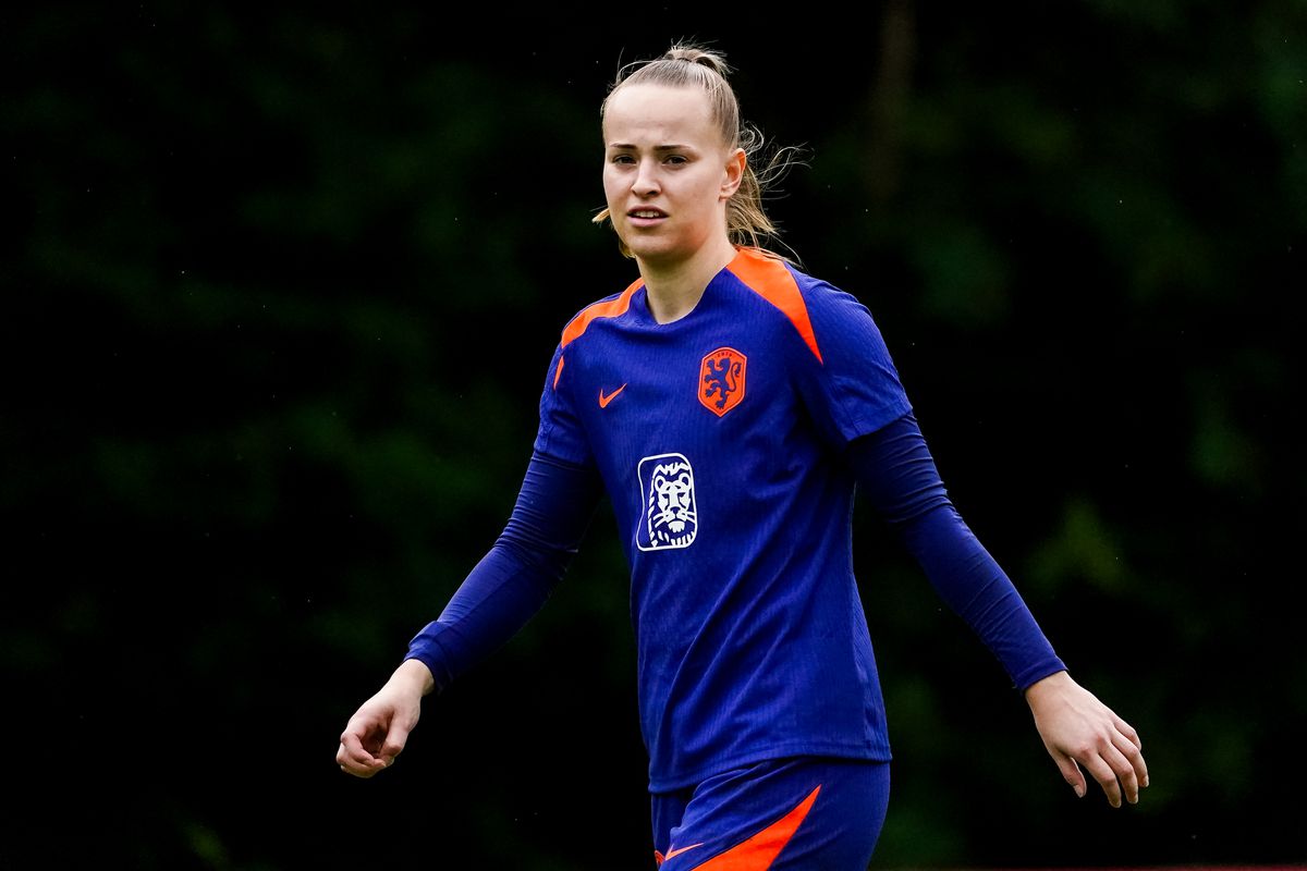 Oranje-keepster Daphne van Domselaar blijft nog vraagteken voor Andries Jonker tegen Finland