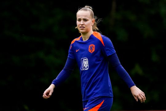 Oranje-keepster Daphne van Domselaar blijft nog vraagteken voor Andries Jonker tegen Finland