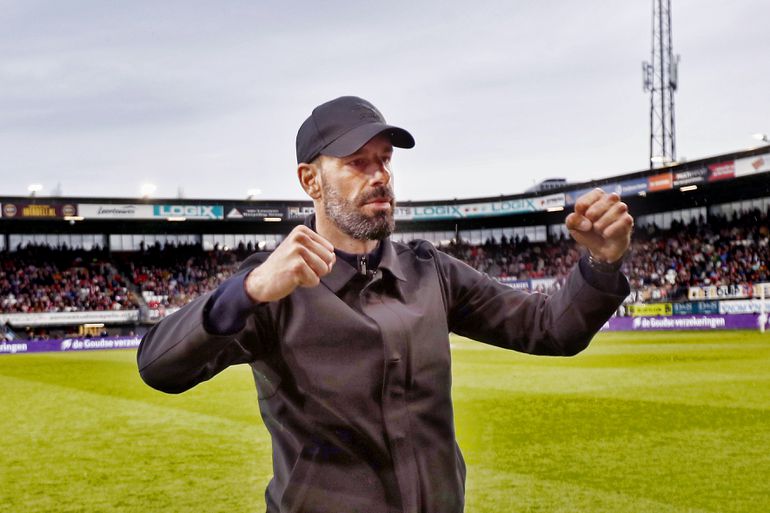 'Ruud van Nistelrooij wijst baan als hoofdtrainer af en wordt assistent bij oude club'