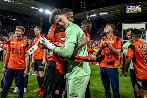 'Ajax zet keeperscarrousel in gang: doelman van FC Volendam (21) in beeld om Matheus op te volgen'