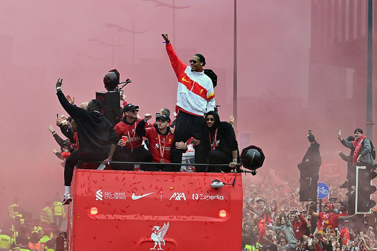 Liverpool-captain Virgil van Dijk brengt hoofden op hol: 'Ik wil vier kinderen van Daddy van Dijk'
