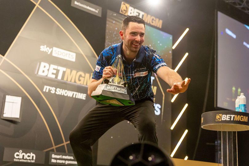 Premier League Darts-winnaar Luke Humphries pakt torenhoog bedrag aan prijzengeld, Luke Littler casht ook flink image