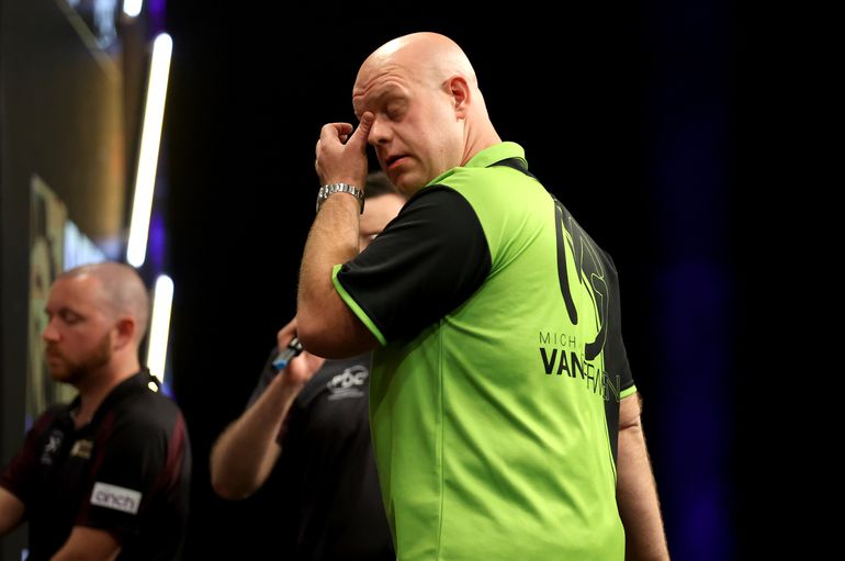 Dartskenner hoopt op snelle terugkeer Michael van Gerwen na relatiebreuk: 'Iets waar je je niet op kunt voorbereiden'