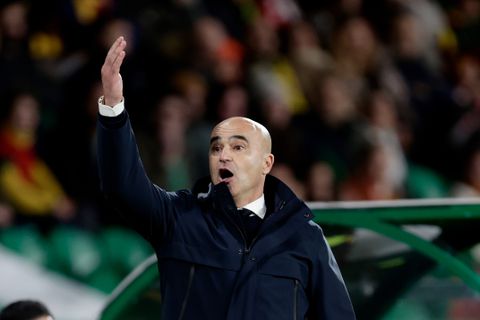 Gestresste bondscoach geeft inkijkje in moeilijkheden: 'Zorgt ervoor dat ik niet kan eten en slapen'