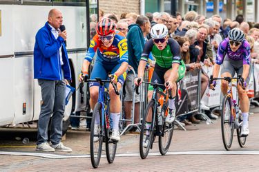 Geliefde ziet toprenster Ellen van Dijk van dichtbij hard vallen en deelt via team heftige update