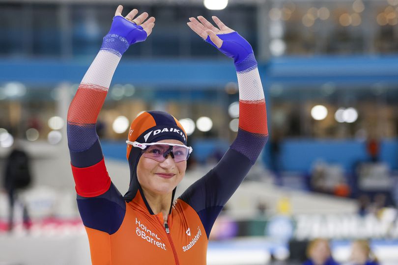 Schaatssensatie Angel Daleman showt afgetrainde lichaam tijdens welverdiende rustdag in Italiaanse zon image