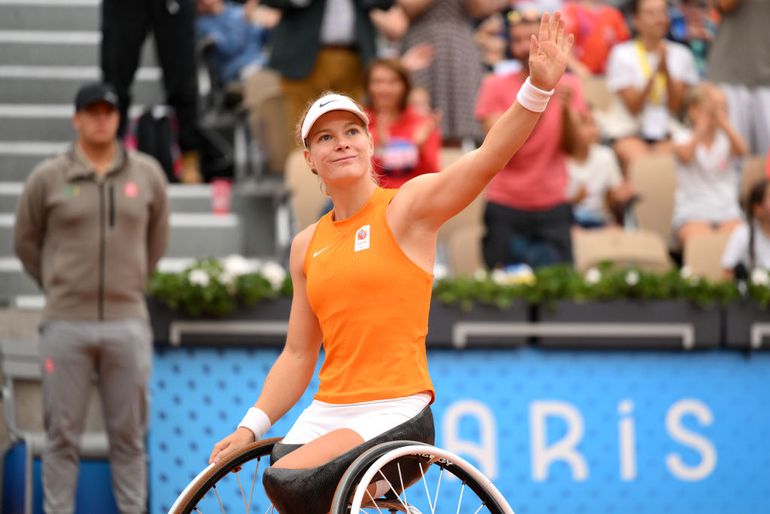 Tennisicoon Diede de Groot keert na dieptepunt terug op Roland Garros: 'Ik was daar zó ver van mezelf verwijderd'