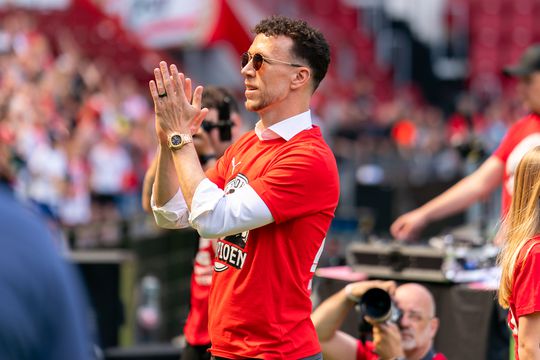 PSV-topvoetballer Ivan Perisic kibbelt na 'fit check' met teamgenoot: 'Hou je kop'