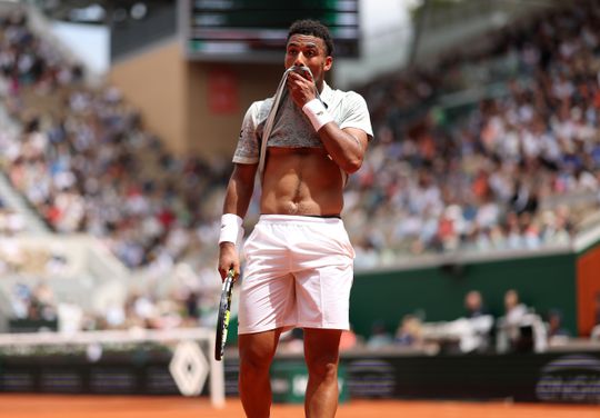 Nachtmerrie voor toptennisser Roland Garros: urenlange winstpartij voor niets geweest