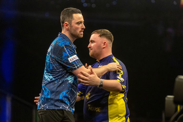 'Petje af' voor nieuwe dartslegende Luke Humphries, maar 'beste vrienden zijn' met Luke Littler is 'niet waar'