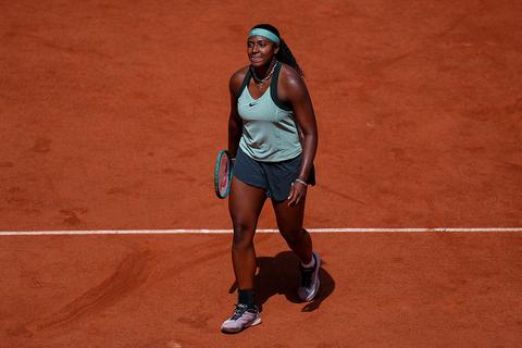 Toptennisster (24) doorbreekt stilte na zware blessure op Roland Garros: 'Ik wacht tot ik uit deze nachtmerrie ontwaak'