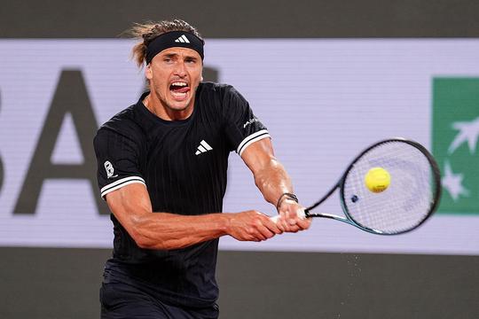 Toptennisser Alexander Zverev maakt pijnlijke blunder over Jesper de Jong op Roland Garros: 'Interesseert me niet'