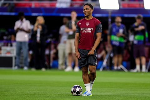 Nederlandse voetballegendes doen teleurstellende voorspelling voor Jurriën Timber: 'Dat verwacht ik eerlijk gezegd'