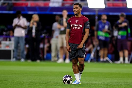 Nederlandse voetballegendes doen teleurstellende voorspelling voor Jurriën Timber: 'Dat verwacht ik eerlijk gezegd'