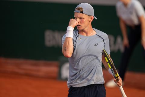 Toptennisser Jesper de Jong krijgt fraaie beloning tijdens verjaardag op Roland Garros