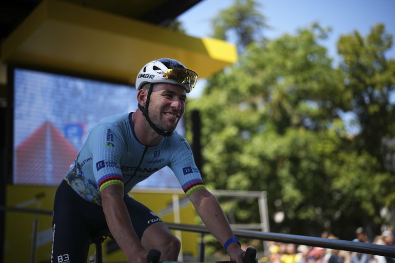 Kotsende Mark Cavendish kan nog lachen na dramatische dag in Tour de France en gaat weer van start