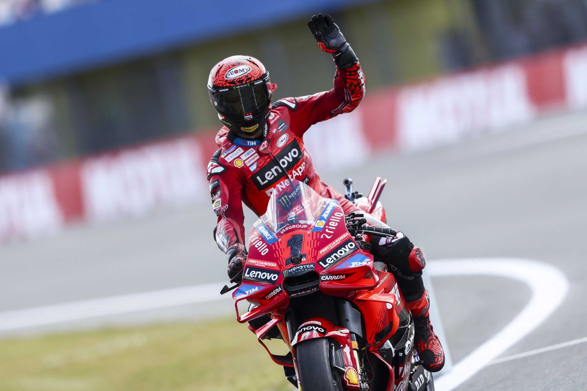 Francesco Bagnaia zegeviert op grootse wijze bij TT Assen: 'Het is ongelooflijk'