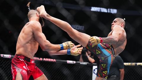 Spektakel bij UFC 303: Alex Pereira prolongeert titel met brute knock-out