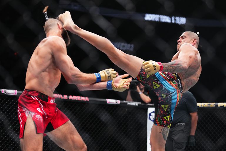 Spektakel bij UFC 303: Alex Pereira prolongeert titel met brute knock-out