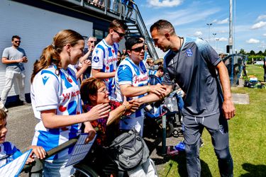 Knappe moeders en corpulente vaders, Robin van Persie is er maar druk mee in Heerenveen: 'Ongelooflijk belangrijk'