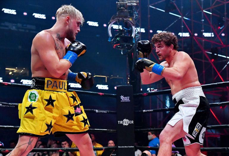 Voormalig tegenstander van Jake Paul vecht nog steeds voor zijn leven na heftige operatie