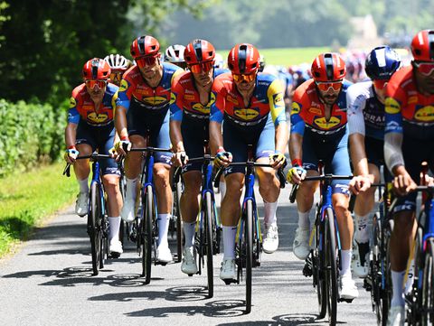 Nederlandse ploegleider zonder landgenoten naar Tour de France, strijd om eerste gele trui nog spannender