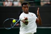 Boomlange tennisser schrijft met snoeiharde servicebommen geschiedenis op Wimbledon