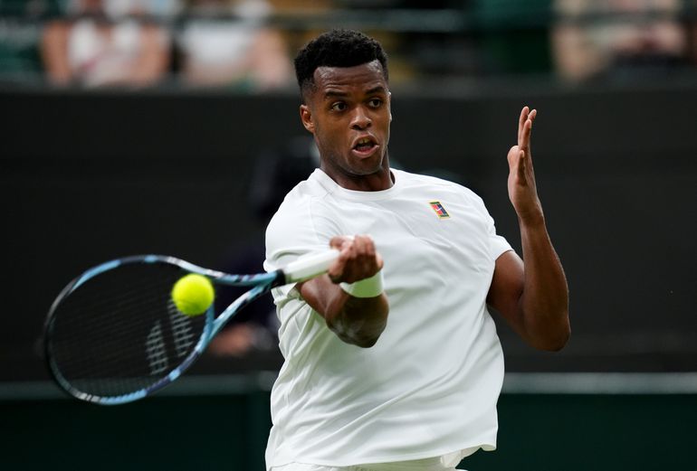 Boomlange tennisser schrijft met snoeiharde servicebommen geschiedenis op Wimbledon