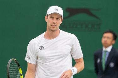 Botic van de Zandschulp hard op weg naar stunt op Wimbledon, maar umpire stopt partij vroegtijdig