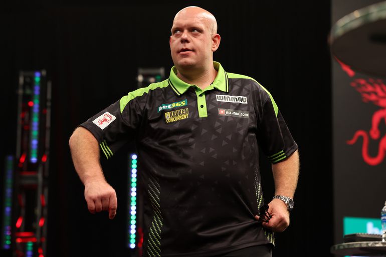 'Amerikaanse taferelen' rond topdarter Michael van Gerwen zorgen voor irritatie: 'Zeker met die kinderen erbij'