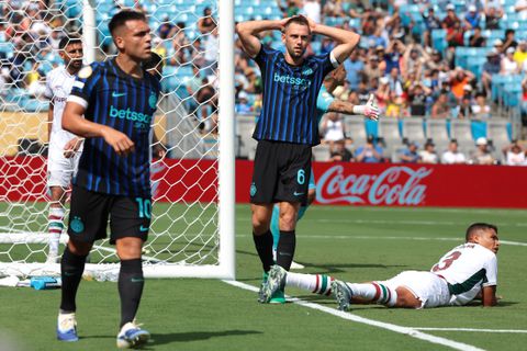 'Totale ramp!': Italiaanse media fileren nieuwe Inter-trainer én Stefan de Vrij na debacle